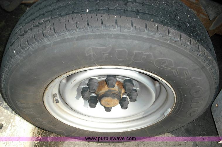 image for item 3622 2001 Chevrolet G2500 Express van