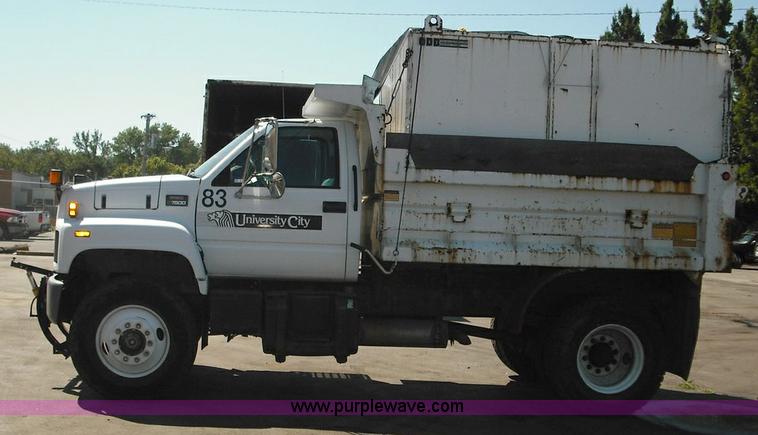 image for item 3628 2000 GMC C7500 dump truck