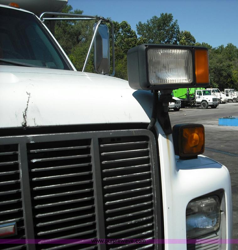 image for item 3628 2000 GMC C7500 dump truck