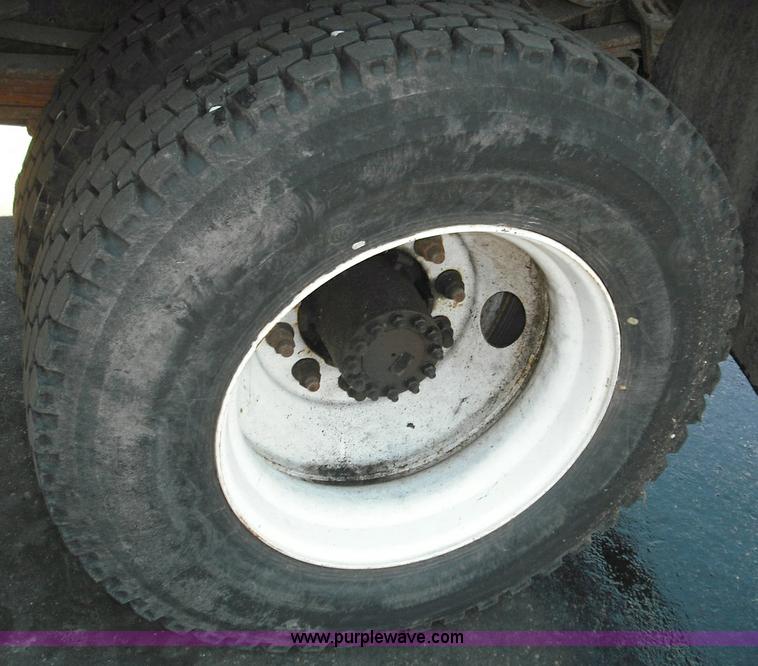 image for item 3628 2000 GMC C7500 dump truck