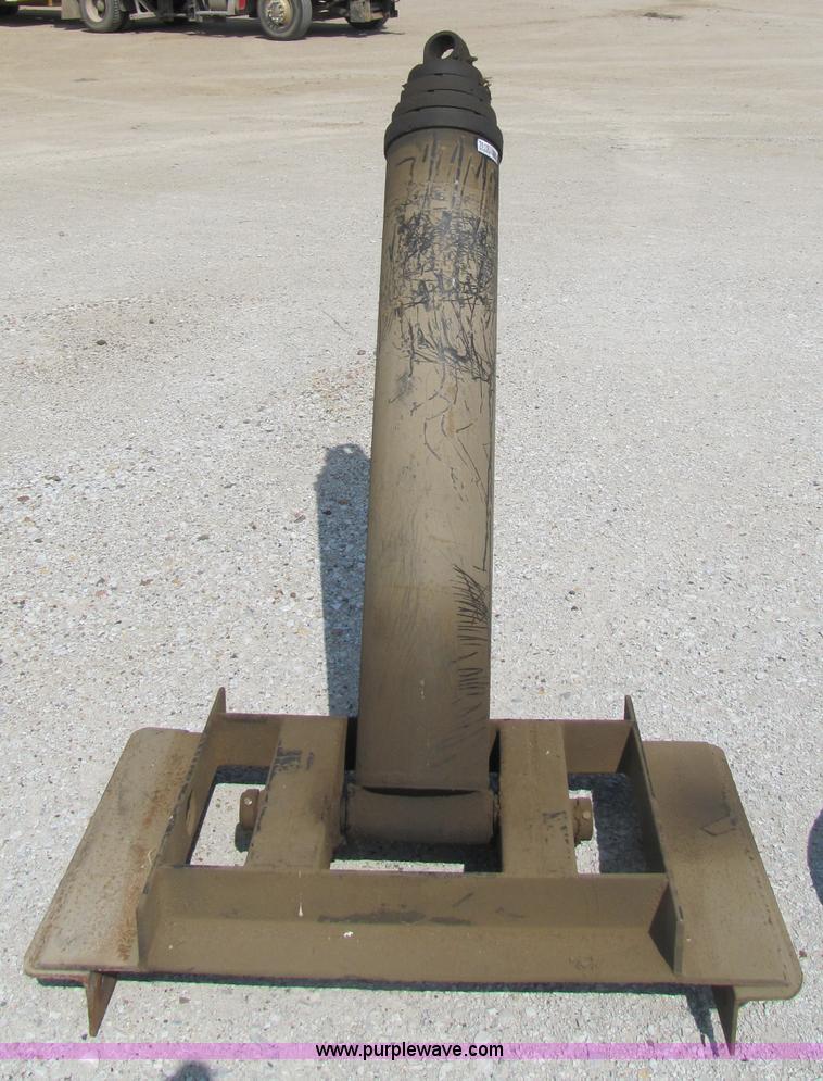 image for item 9619 Single ram hoist and mounting plate