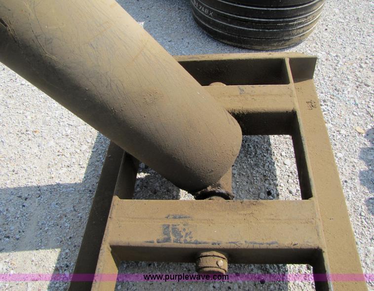 image for item 9619 Single ram hoist and mounting plate