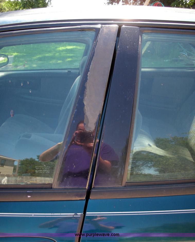 image for item 1000 1997 Dodge Intrepid