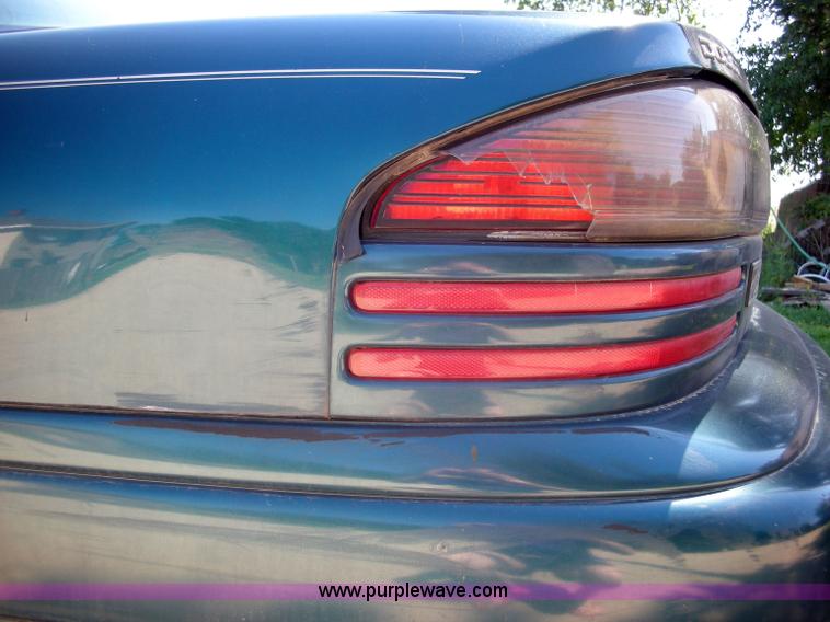 image for item 1000 1997 Dodge Intrepid