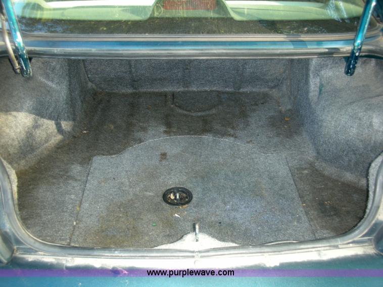 image for item 1000 1997 Dodge Intrepid