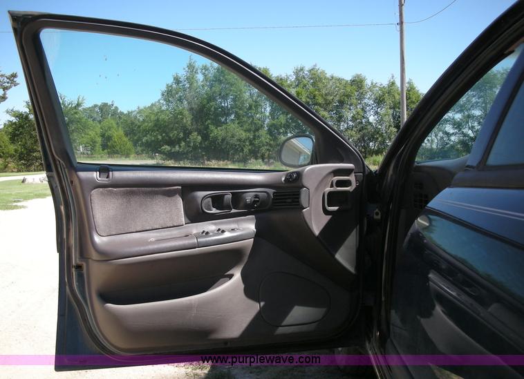 image for item 1000 1997 Dodge Intrepid