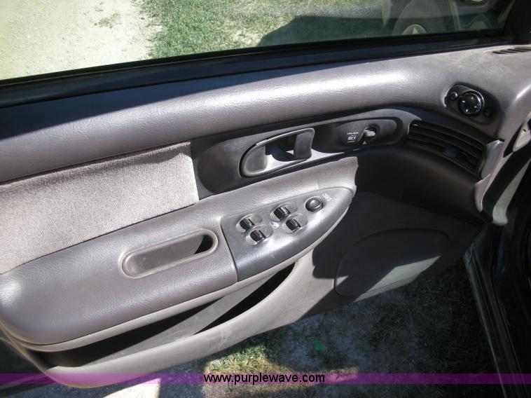 image for item 1000 1997 Dodge Intrepid