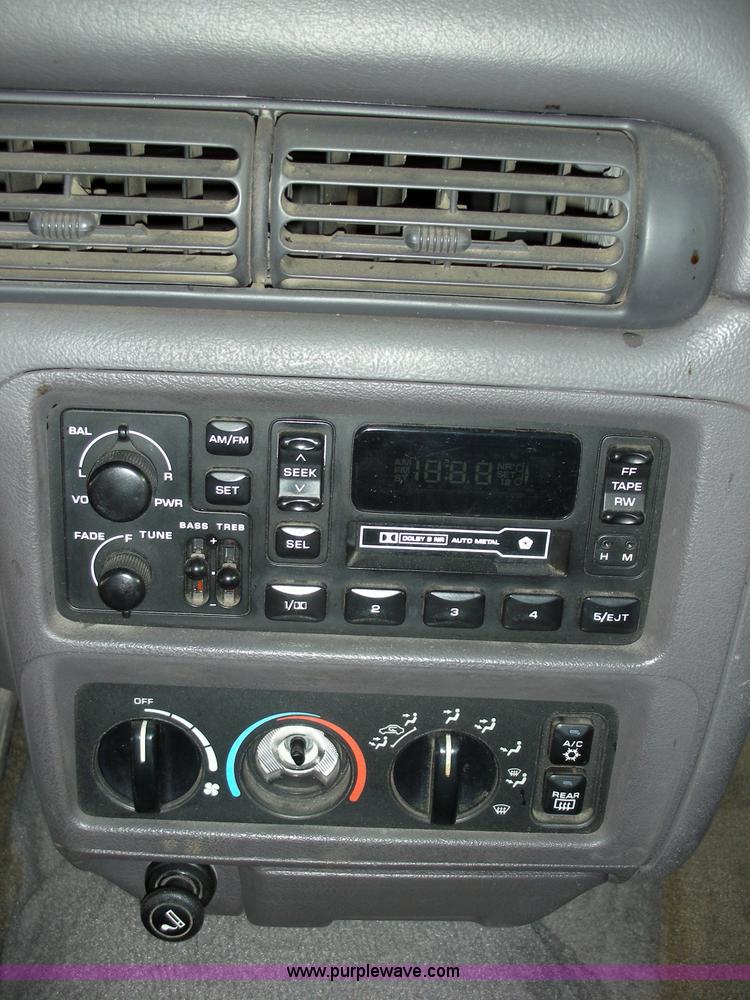 image for item 1000 1997 Dodge Intrepid