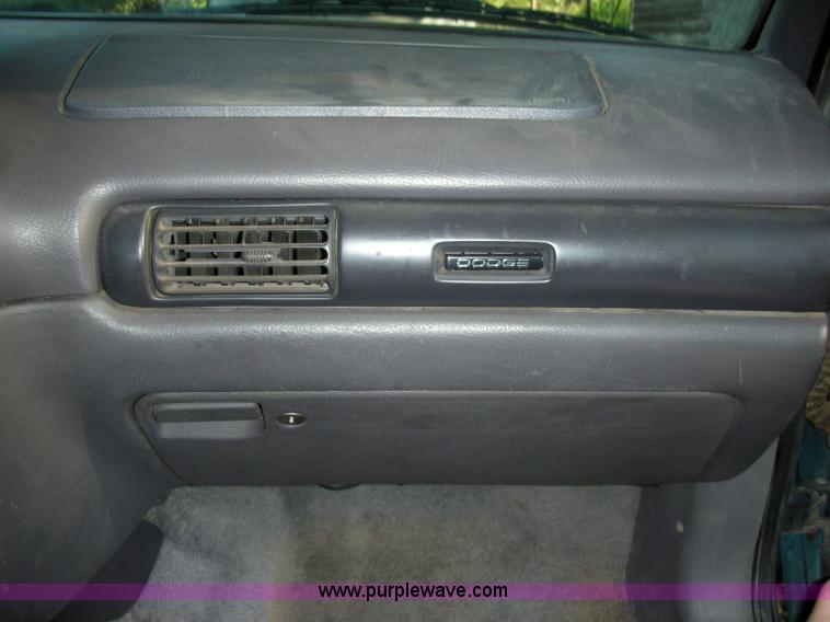 image for item 1000 1997 Dodge Intrepid