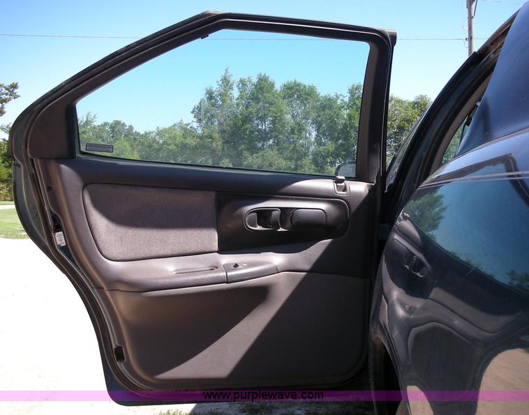 image for item 1000 1997 Dodge Intrepid