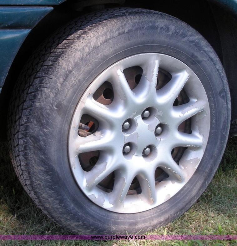 image for item 1000 1997 Dodge Intrepid