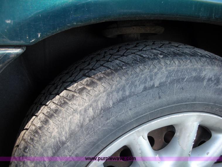 image for item 1000 1997 Dodge Intrepid