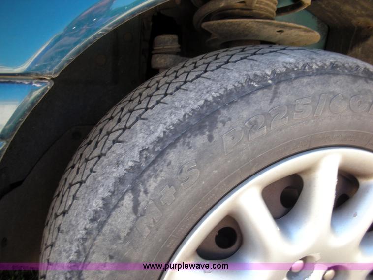 image for item 1000 1997 Dodge Intrepid