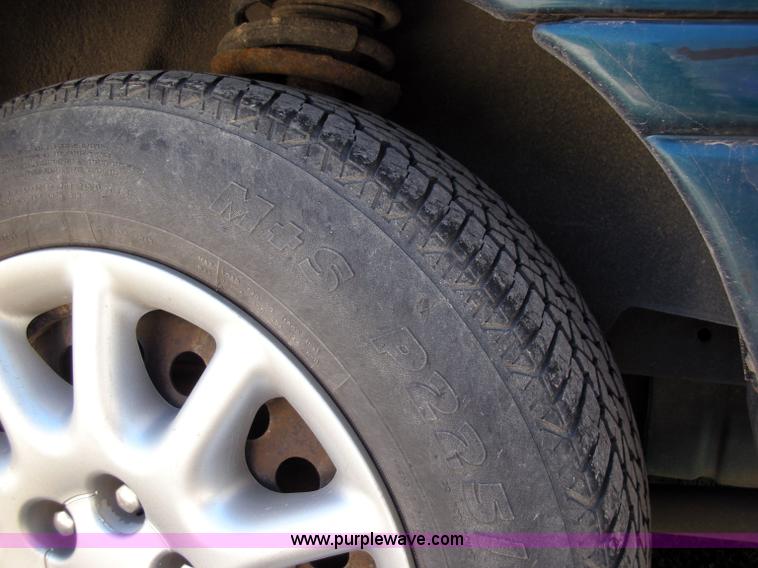 image for item 1000 1997 Dodge Intrepid