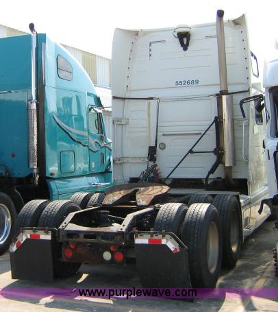 image for item 1800 2003 Volvo VNL semi truck