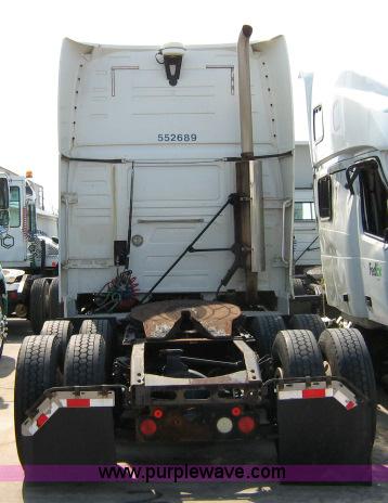 image for item 1800 2003 Volvo VNL semi truck