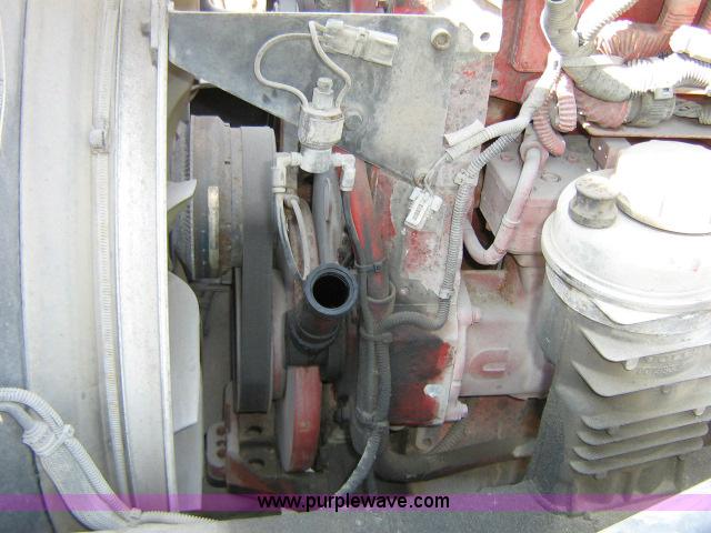 image for item 1800 2003 Volvo VNL semi truck