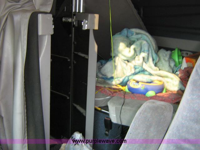 image for item 1800 2003 Volvo VNL semi truck