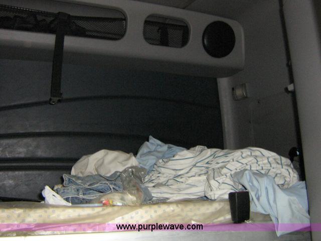 image for item 1800 2003 Volvo VNL semi truck