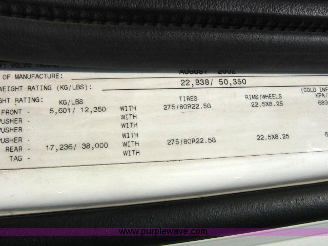 image for item 1800 2003 Volvo VNL semi truck