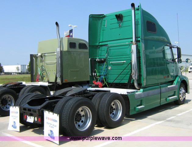 image for item 1801 2005 Volvo VNL 670 semi truck