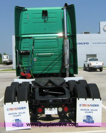 image for item 1801 2005 Volvo VNL 670 semi truck