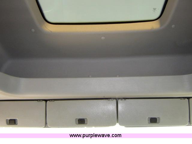 image for item 1801 2005 Volvo VNL 670 semi truck