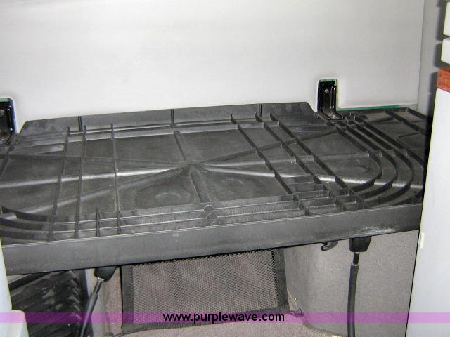 image for item 1801 2005 Volvo VNL 670 semi truck