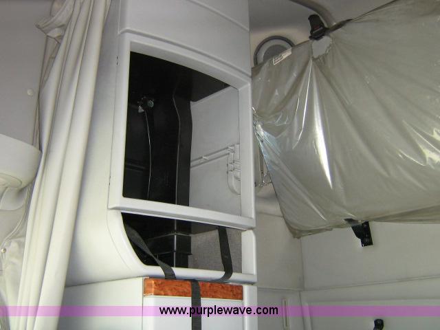 image for item 1801 2005 Volvo VNL 670 semi truck