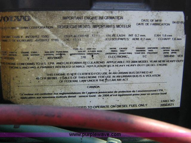 image for item 1801 2005 Volvo VNL 670 semi truck