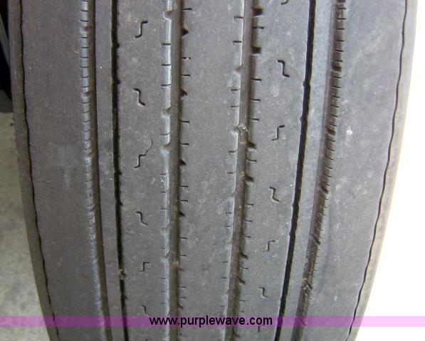 image for item 1801 2005 Volvo VNL 670 semi truck