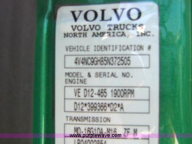 image for item 1801 2005 Volvo VNL 670 semi truck