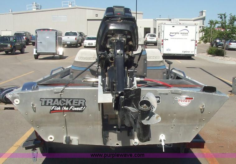 image for item 2243 1992 Bass Tracker Pro 17 16' boat
