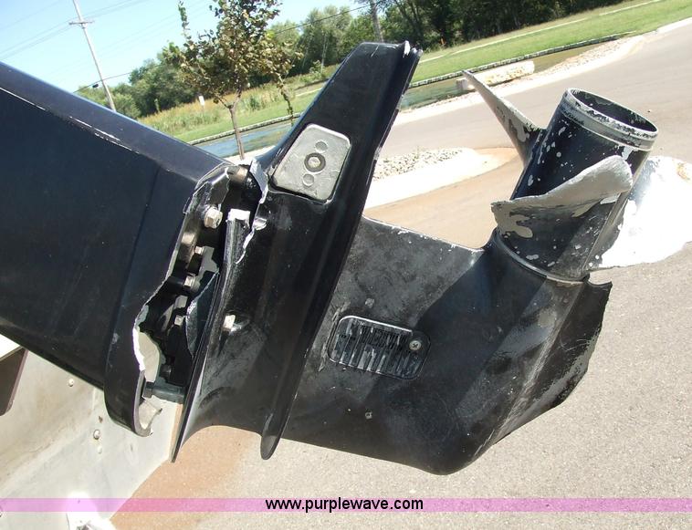 image for item 2243 1992 Bass Tracker Pro 17 16' boat