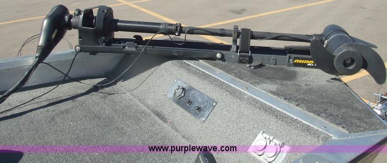 image for item 2243 1992 Bass Tracker Pro 17 16' boat