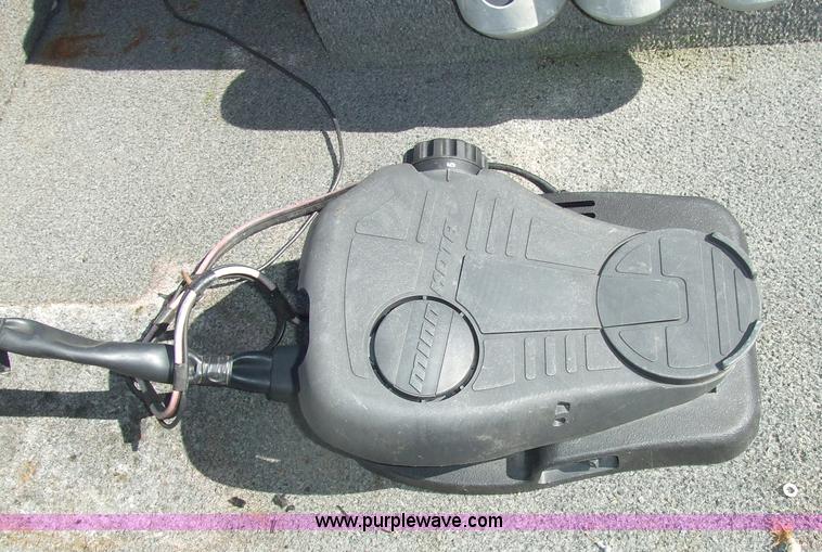 image for item 2243 1992 Bass Tracker Pro 17 16' boat