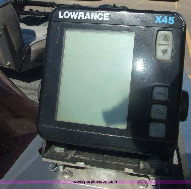 image for item 2243 1992 Bass Tracker Pro 17 16' boat