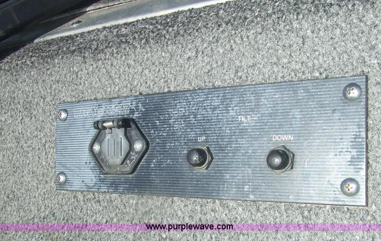 image for item 2243 1992 Bass Tracker Pro 17 16' boat