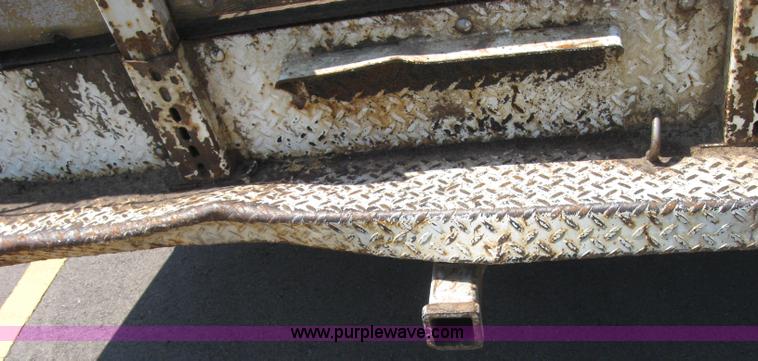 image for item 2535 1986 Ford F350 pickup truck