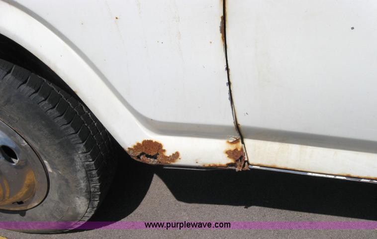 image for item 2535 1986 Ford F350 pickup truck