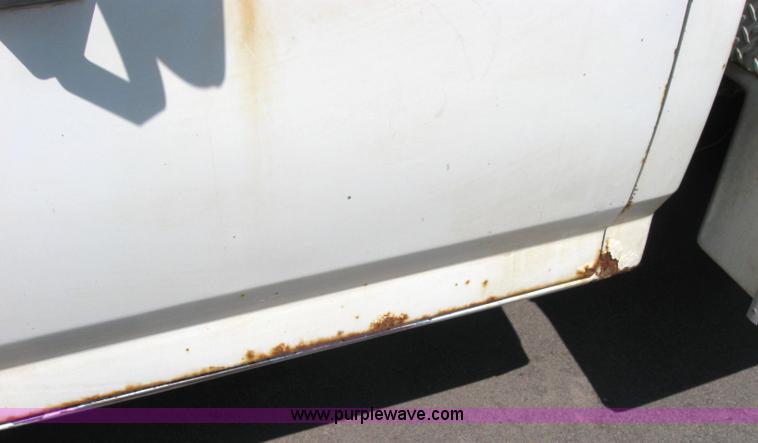 image for item 2535 1986 Ford F350 pickup truck