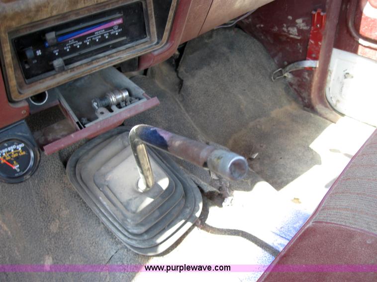 image for item 2535 1986 Ford F350 pickup truck