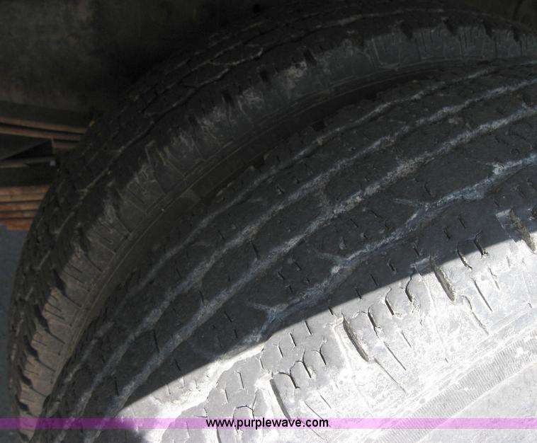 image for item 2535 1986 Ford F350 pickup truck