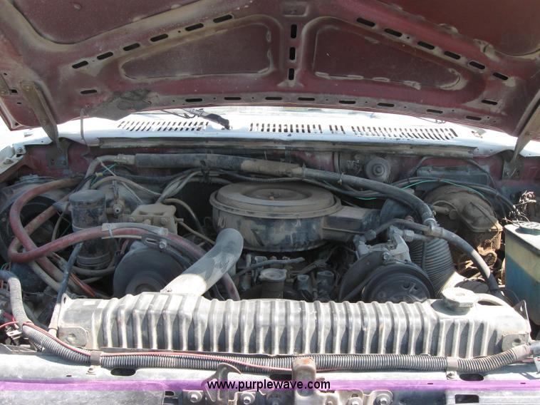 image for item 2535 1986 Ford F350 pickup truck