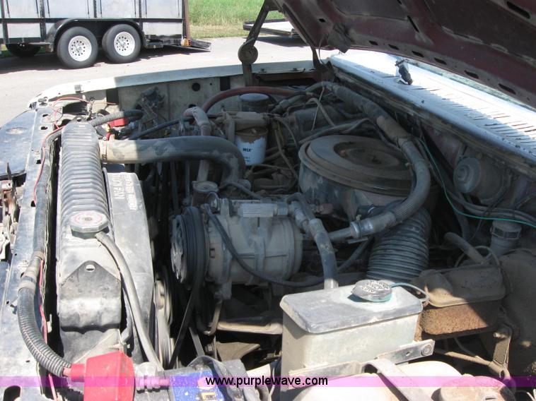 image for item 2535 1986 Ford F350 pickup truck