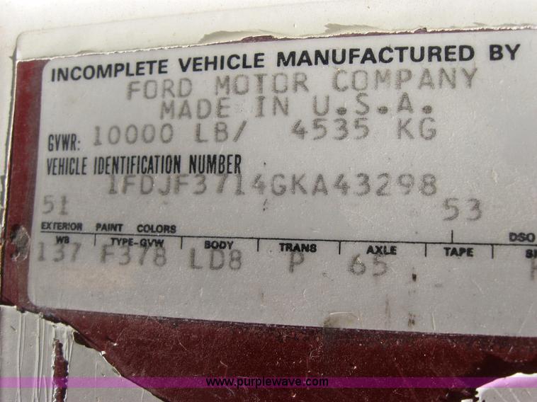 image for item 2535 1986 Ford F350 pickup truck