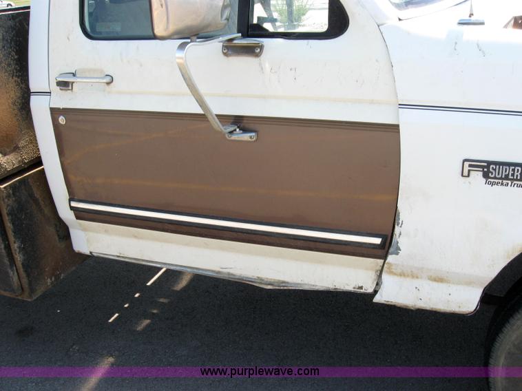 image for item 2536 1992 Ford F450 Super Duty truck