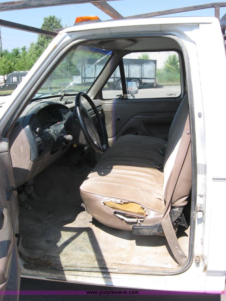 image for item 2536 1992 Ford F450 Super Duty truck