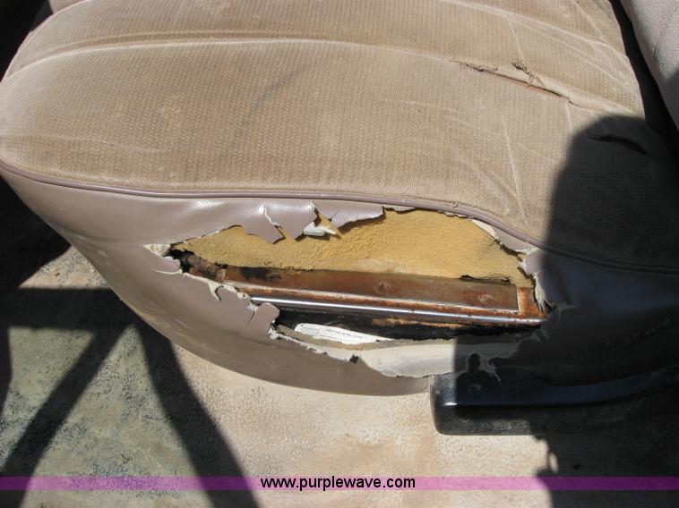 image for item 2536 1992 Ford F450 Super Duty truck