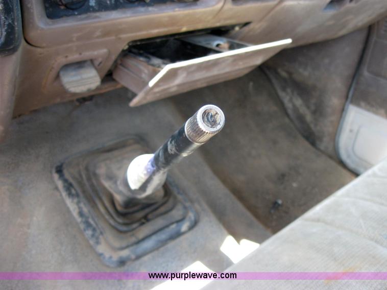 image for item 2536 1992 Ford F450 Super Duty truck